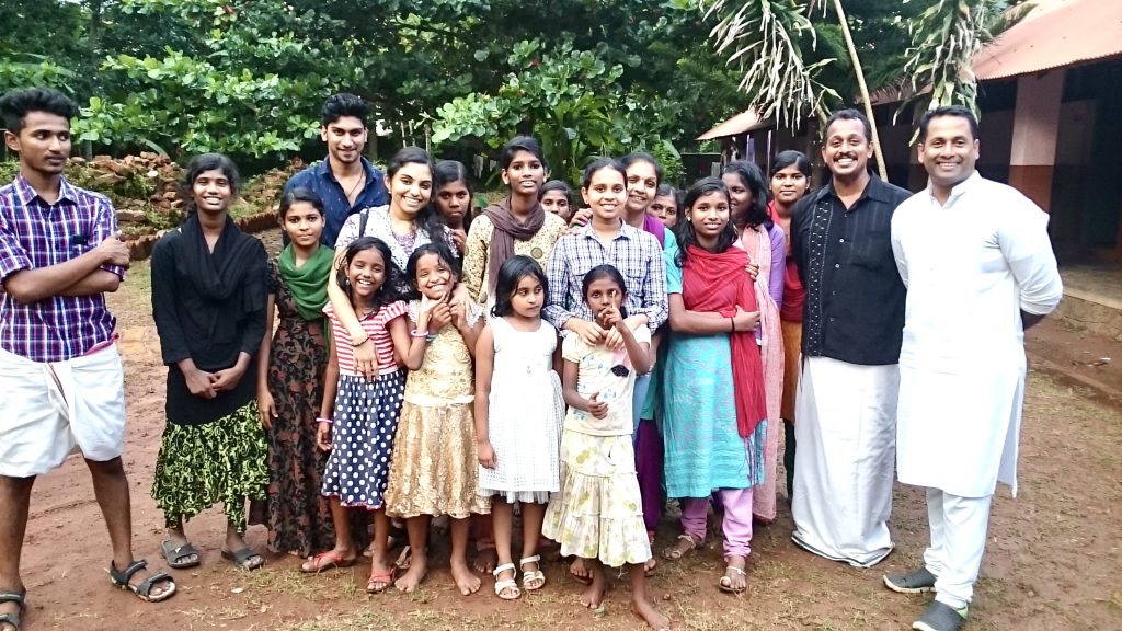 JOYHIVE – ILLUMINATING YOUNG HEARTS